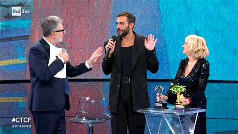 Marco Mengoni Dopo Il Trionfo A Sanremo Si Spoglia In Tv Cos