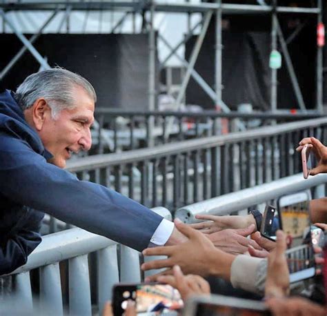 Reciben Con Grito De Presidente Presidente A Ad N Augusto