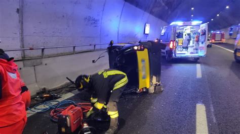 Foto Grave Incidente Nei Pressi Di Val Vomano Ragazza Si Ribalta Con