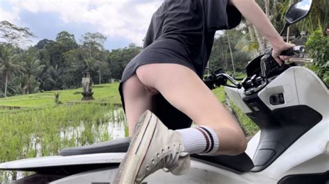 Jina Adam Public Flashing Naked Ass And Pussy Outdoor Walking ManyVids