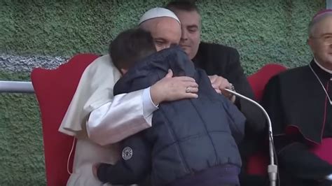 Reacția Papei Francisc când un copil îl întreabă dacă tatăl ateu a