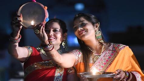 Karwa Chauth 2022 Moon Rising करवा चौथ पर आपके शहर में कितने बजे