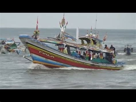 Pantai Puger Terpenuhi Pulang Melaut Kamis Pagi Youtube