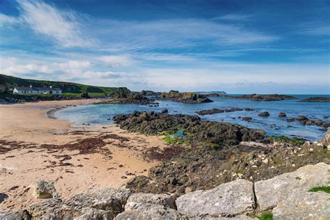 Puerto De Ballintoy En El Condado De Antrim Foto Premium