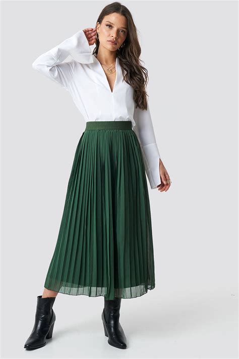 This Pleated Long Skirt By Na Kd Features An Elastic Waist A Pleated