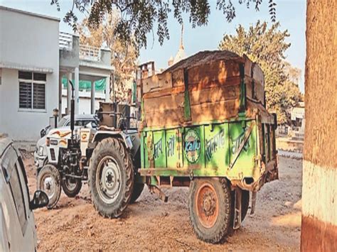 Tractor Trolley Seized For Stealing Sand Without Royalty Driver