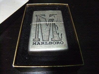 ZiPPO Lighter MARLBORO BIG M YEAR 2002 Original Box ANTIQUE SILVER