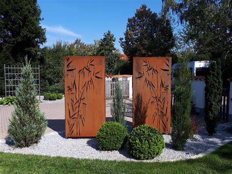 Sichtschutz für den Garten aus Corten Stahl Rost in Farbe Paras