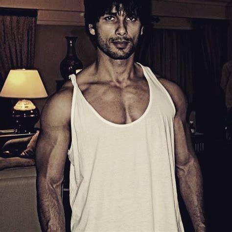 Shahid Kapoor In Gym 2015 Body Pictures Fitness Secrets