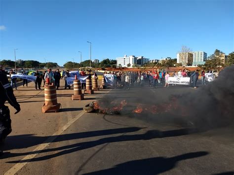 Manifestantes Ateiam Fogo Em Pneus E Fecham Ponte Do Bragueto No Df