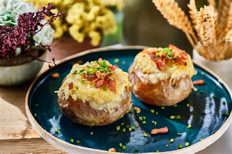 Patatas Asadas Al Horno Enteras Con Papel De Aluminio Restaurante Ankora