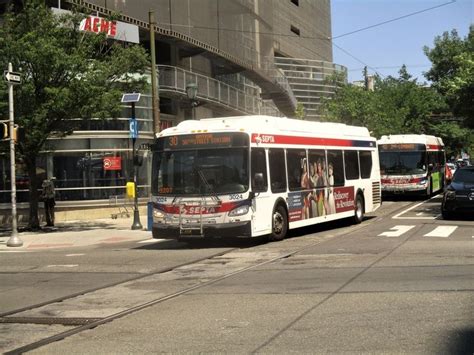 Septa New Flyer Xde40 On Rt30 Turning From 40th Onto Walnut New