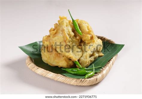 Tahu Isi Sayuran Tahu Brontak Gorengan Stock Photo 2271936771