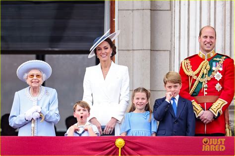 Lip Reader Reveals What Prince Louis Asked Queen Elizabeth After Photo