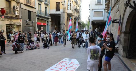 Una De Cada Cuatro Personas LGTBI Sufre Actitudes Negativas En El