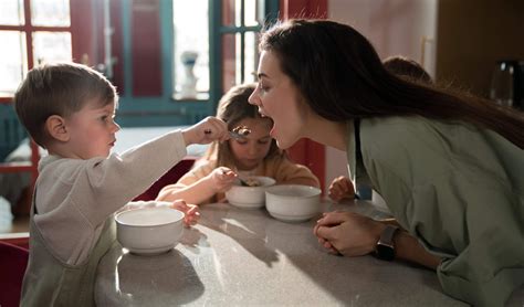 Tres Consejos Para Evitar Las Consecuencias Negativas De Comer Demasiado Rápido Centro De