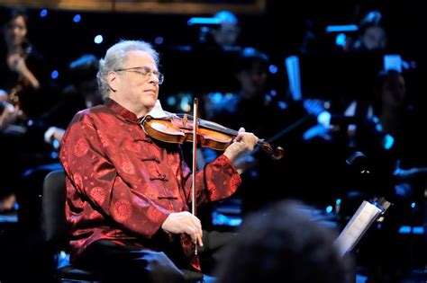 Violinist Itzhak Perlman Takes Stage at 2018 San Francisco Symphony Gala – Strings Magazine