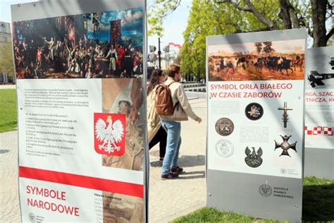 Polskie symbole narodowe Wyjątkowa wystawa na placu Litewskim już