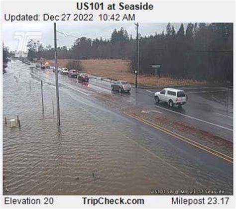 High Winds And Waves Slam The Oregon Coast Bringing Flooding News