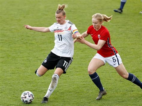 Kapitänin Popp nach einem Jahr zurück bei den DFB Frauen