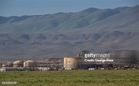 North Belridge Oil Field Photos and Premium High Res Pictures - Getty ...