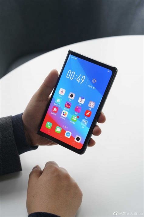 Oppo shows off its foldable prototype smartphone