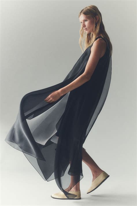 Lafayette 148 Spring 2025 Ready To Wear Runway Fashion Show