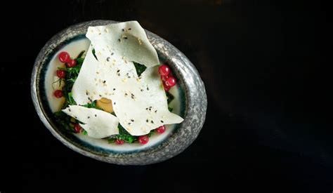 Premium Photo Kaiso Salad With Peanut Sauce And Rice Chips Served In