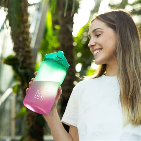 Butelka na wodę 1L MOMO WAY szara pomysł na prezent BPA free