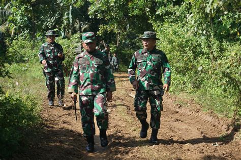 Komandan Resimen Artileri 1 Marinir Menyambut Kunjungan Danpasmar 1 Di