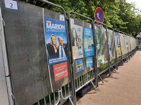 Seine et Marne la galère des panneaux électoraux avec 38 listes