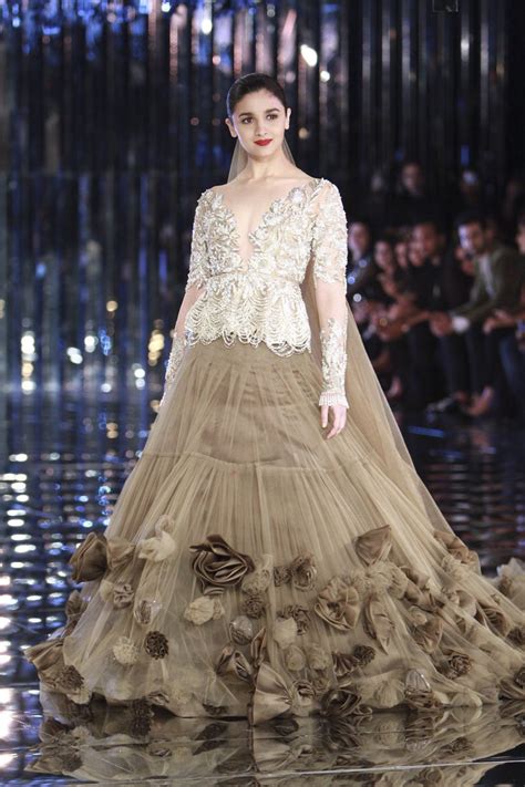Manish Malhotra Designer Gowns | atelier-yuwa.ciao.jp