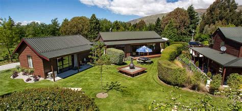 10 Best Boutique Accommodations & B&Bs in Wanaka 🥐 [2024]