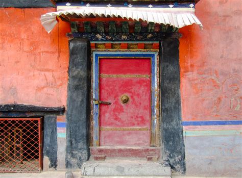 Tibetan Doorway In Barkhor Monastery D A Scott Flickr