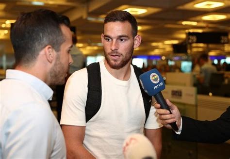 Fenerbahçe nin yeni forveti Vincent Janssen İstanbul a geldi İşte ilk