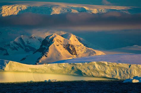 Icebergs, Antarctica – License image – 71411749 lookphotos