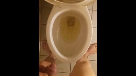 Faire Pipi Dans Les Toilettes Naked Et Pieds Nus Pornhub