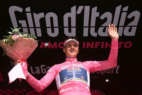 Giro Ditalia 2023 Menangi Time Trial Remco Evenepoel Rebut Etape 1