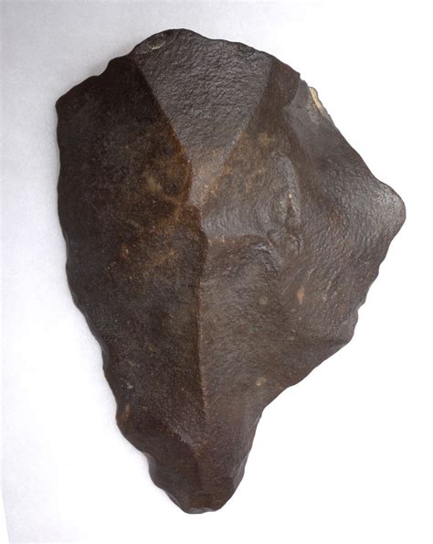 FINEST LARGE TRIANGULAR HOMO ERECTUS ACHEULEAN HAND AXE OF EXCEPTIONAL ...