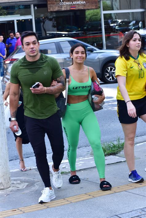 Foto Vanessa Lopes Foi Fotografada Ao Lado Do Seu Pai E De Outra