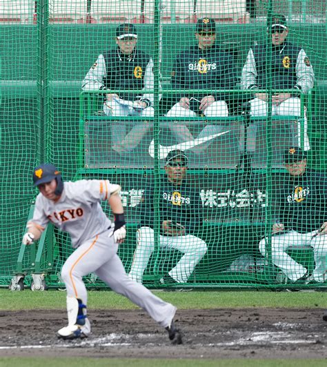 【巨人】ドラ1浅野翔吾がプロ初安打！塁上でガッツポーズ 中山が戸郷から1発／詳細 プロ野球ライブ速報写真ニュース 日刊スポーツ