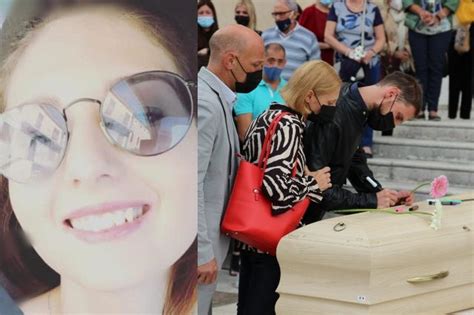 Alessandra Zorzin Folla Al Funerale Per Lei Messaggi Di Addio Scritti