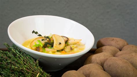 Kartoffelsuppe mit Kräuterseitlingen Rezept Der Bio Koch