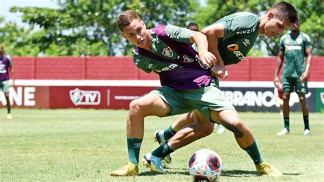 Cinco Jogadores Treinam Time Principal Do Fluminense Ap S