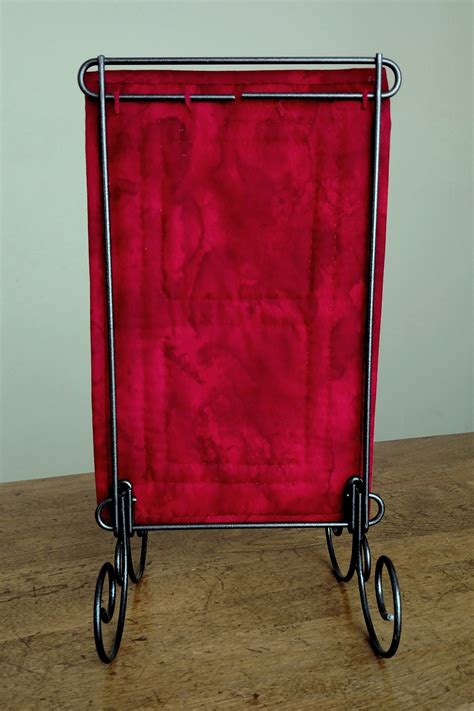 Clever Table Stand To Display Your Petite Quilts6 X 12