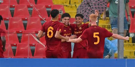 Under 17 Roma Campione D Italia Battuta 2 1 L Inter In Finale