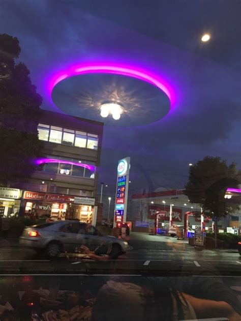 Ceiling light reflection : r/confusing_perspective