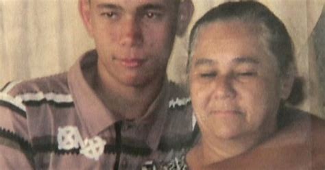 G1 Mãe de jovem morto diz que prisão de policial foi um alívio