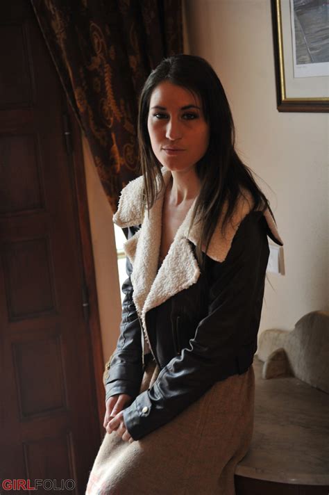 Jess West Strips Naked Readying For Her Shower