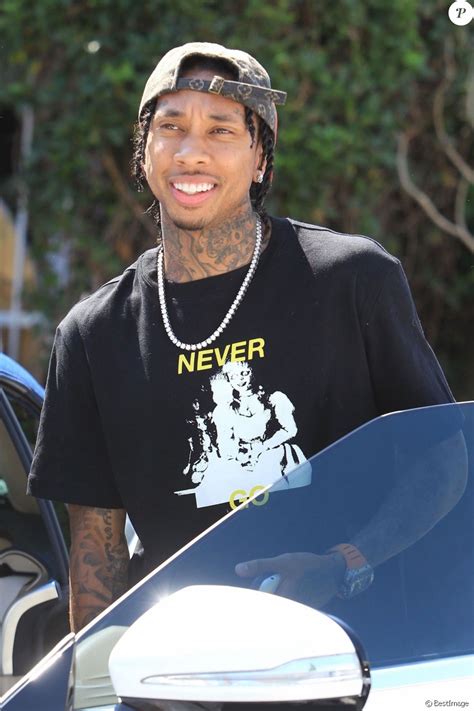 Tyga Est Allé Déjeuner Avec Des Amis Au Restaurant Il Pastaio à Beverly